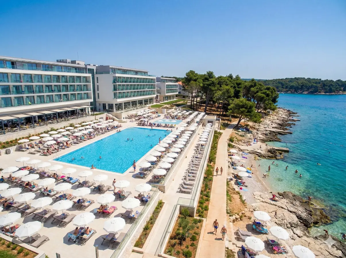 seaside resorts in pula near the sea